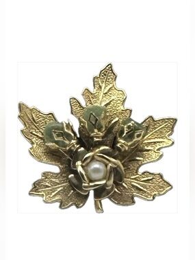 Vintage Maple Leaf Brooch Pin Gold-Tone 3 Rough Cut Green Stones Pin